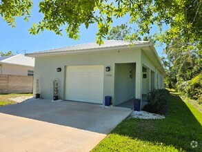 Building Photo - Charming 3-Bedroom, 2-Bath Home in Sarasot...