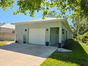 Building Photo - Charming 3-Bedroom, 2-Bath Home in Sarasota ~ Near Legacy Trail