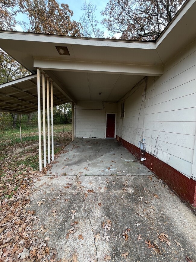 Building Photo - 2862 Oak Forest Dr