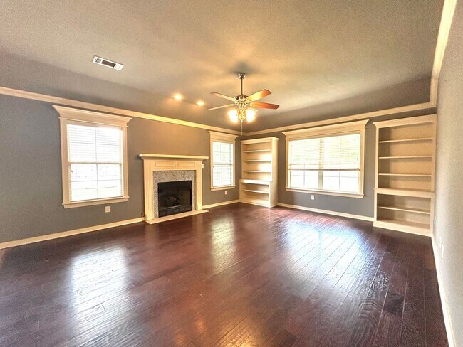 Building Photo - Stunning West Fayetteville Single Family Home