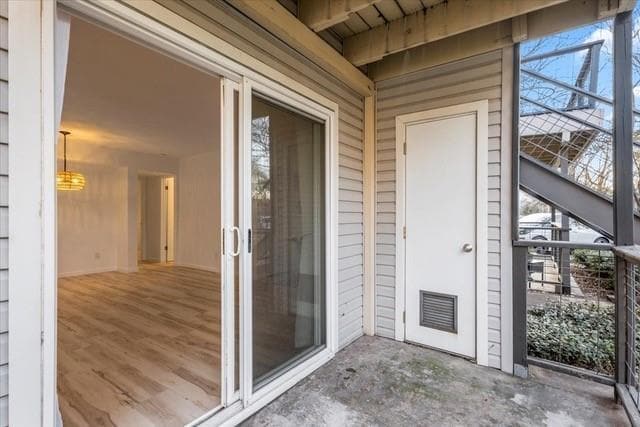 Building Photo - 2119 Oxford Ave