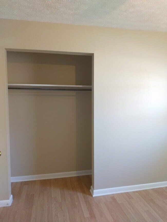 Building Photo - 137 Prentice St