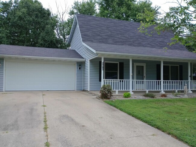 Building Photo - Charming 3 Bedroom, 2 Bath Single Family H...