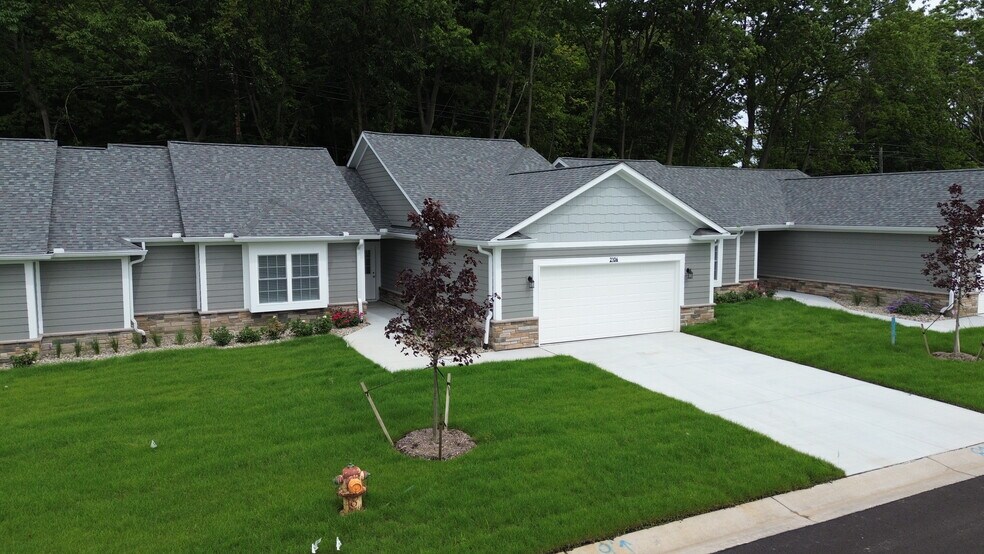 Building Photo - 2130 Carriage Hill Cir