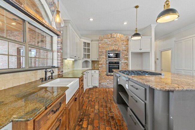 Building Photo - 4329 Edgewater Dr