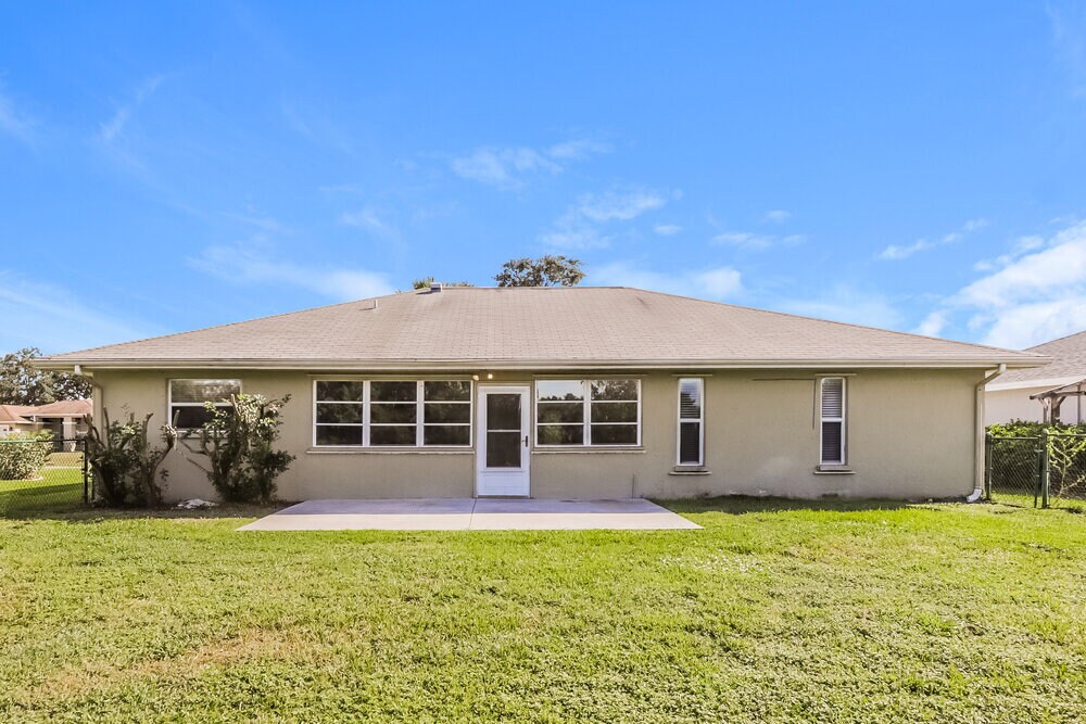 Building Photo - 6202 65th Ct E