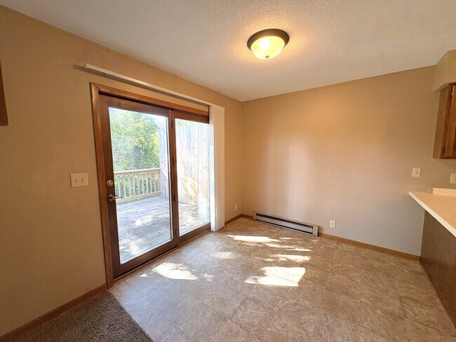 Building Photo - 632 Saxonwood Rd