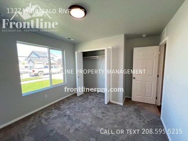 Building Photo - 1327 W Buffalo River Dr