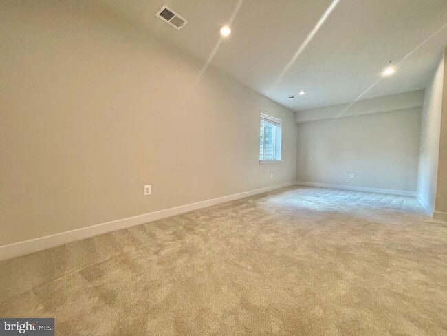 Building Photo - 9576 Fern Hollow Way