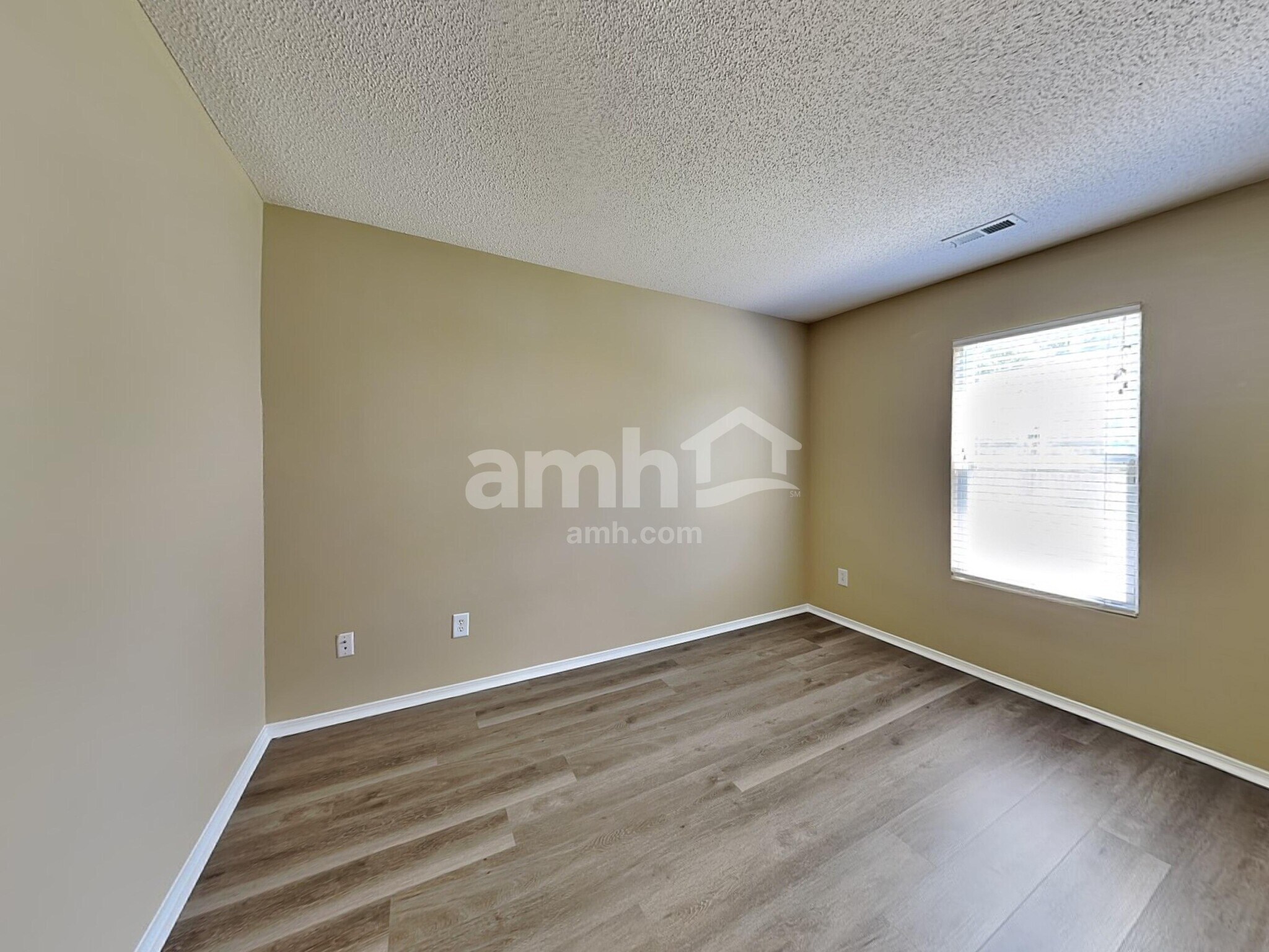 Building Photo - 3004 Van Dorn Rd