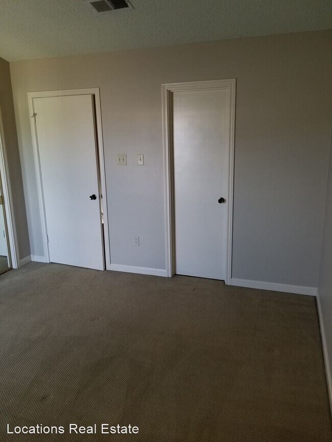Building Photo - 2 br, 1.5 bath House - 413-B Longwood Court