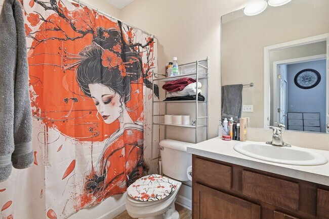 Building Photo - Charming 3BR Home in Richmond Hill with Pond View & Great Location!