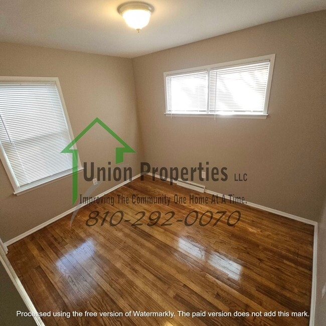 Building Photo - 3033 Pine Grove Ave