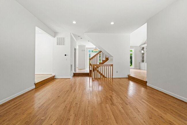 Building Photo - 7926 Long Ridge Ct
