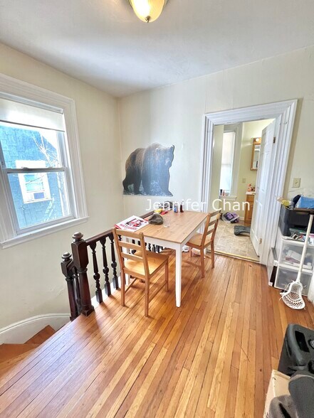 Building Photo - 18 Ashford St