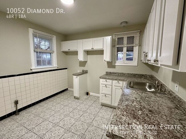 Building Photo - 10052 Diamond Dr