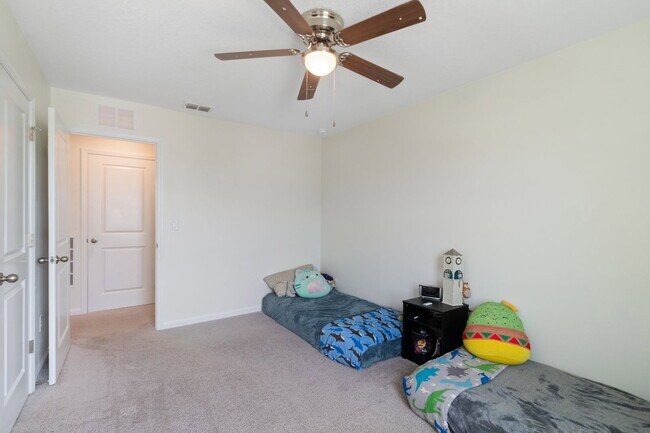Building Photo - 35524 Eastbrook Ave