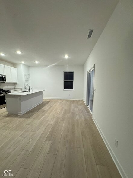 Building Photo - 15275 Farrington Rd
