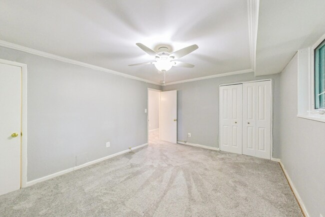 Building Photo - 10501 Montrose Ave