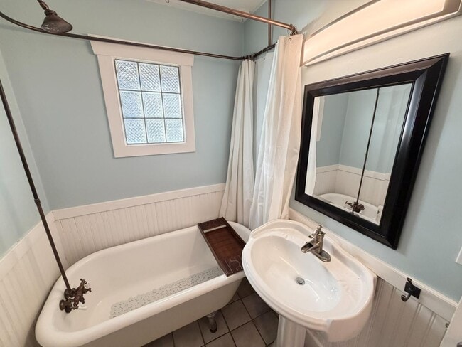 Building Photo - 565 Hollywood Ave