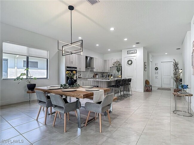 Building Photo - 5285 Marano Dr