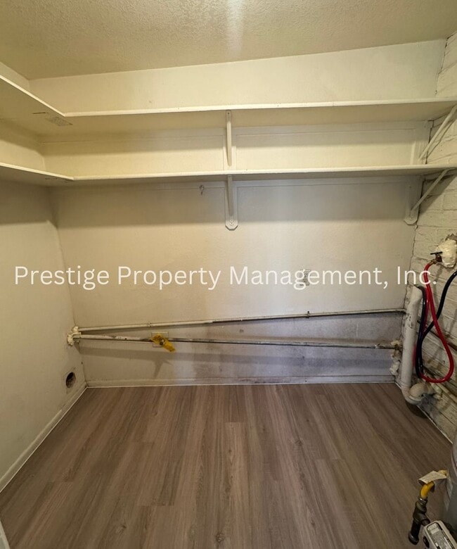 Building Photo - Check Out This 3/2 South-East Side Charmer!