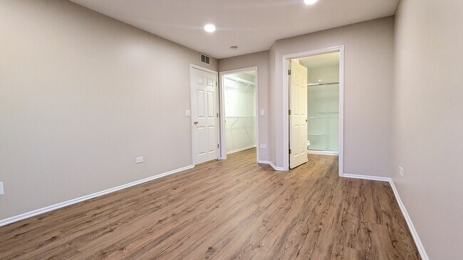 Building Photo - 1628 Columbia Cir