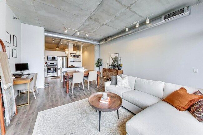Building Photo - 720 N Larrabee St