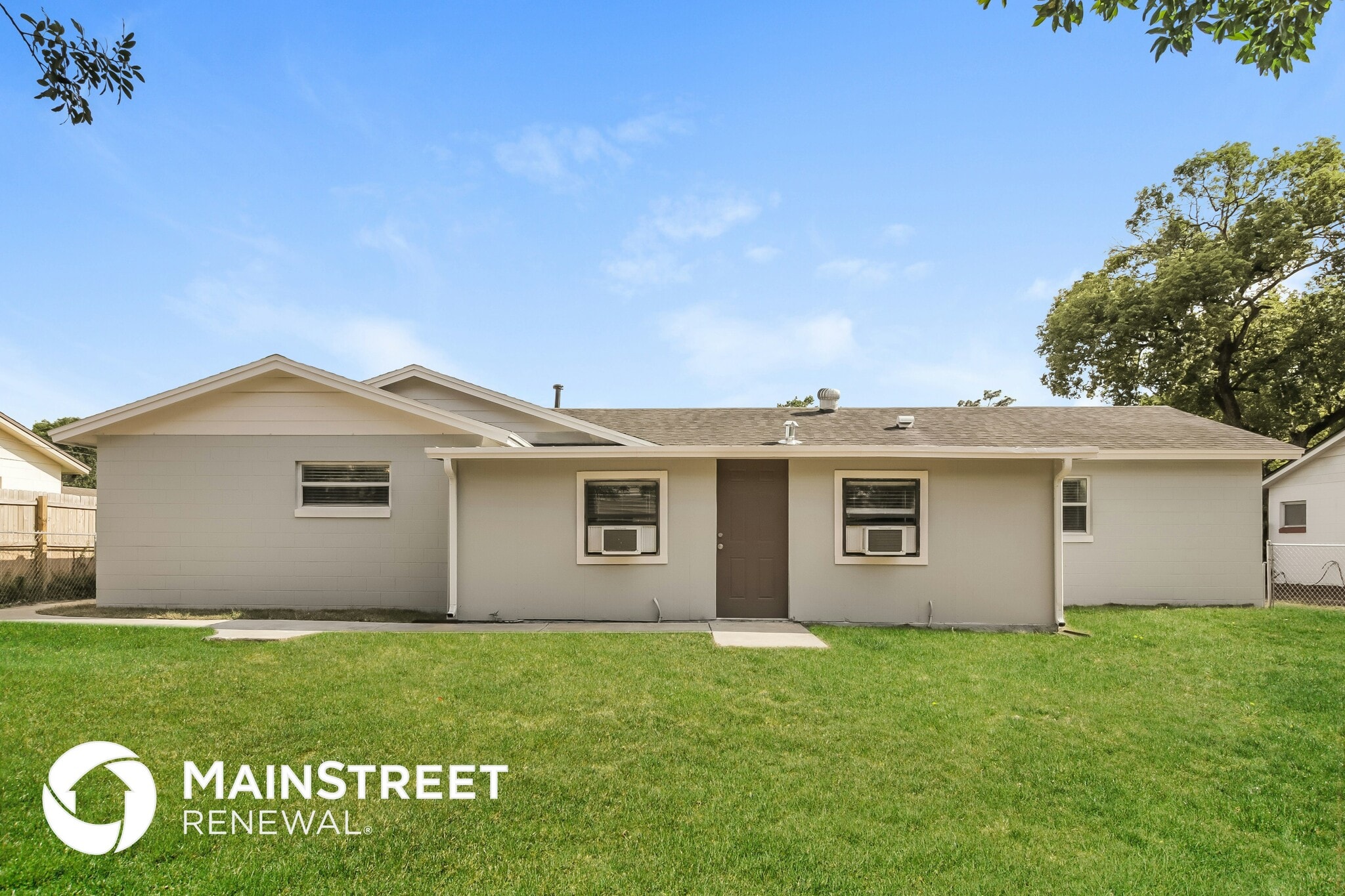 Building Photo - 215 Lochmond Dr