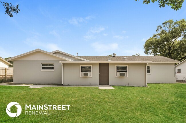 Building Photo - 215 Lochmond Dr