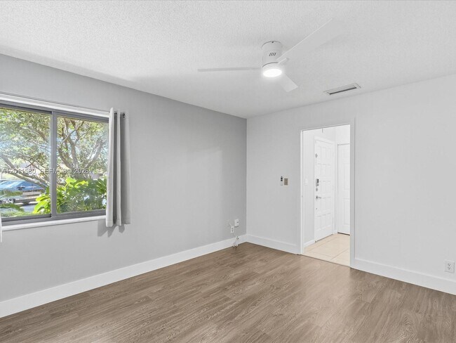 Building Photo - 110 Dunwoody Ln