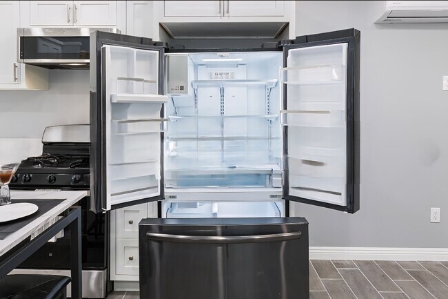 Building Photo - 4159 La Salle Ave