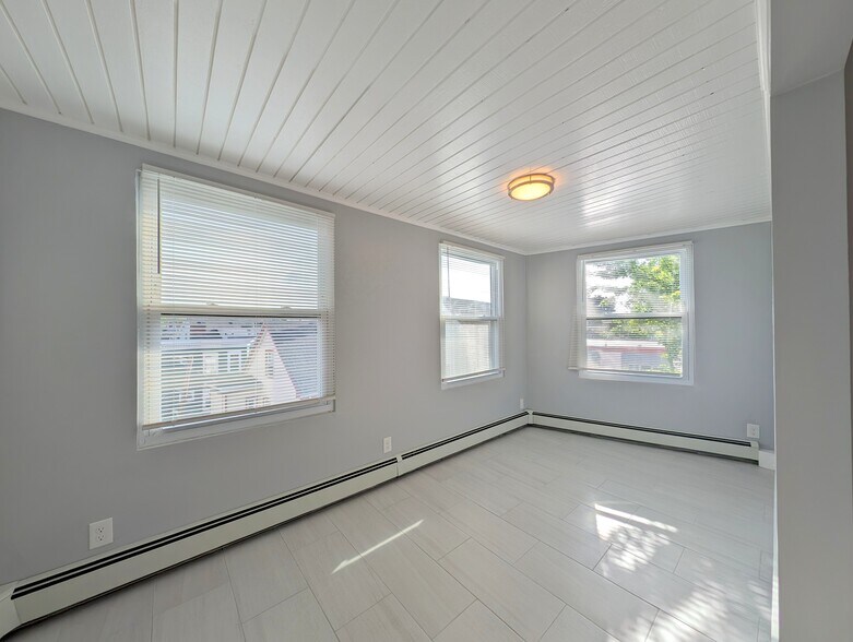 Building Photo - 356 Somerville Ave