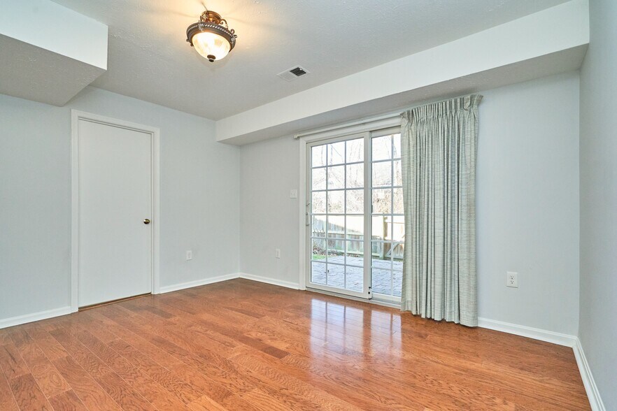 Building Photo - 8038 Sleepy View Ln