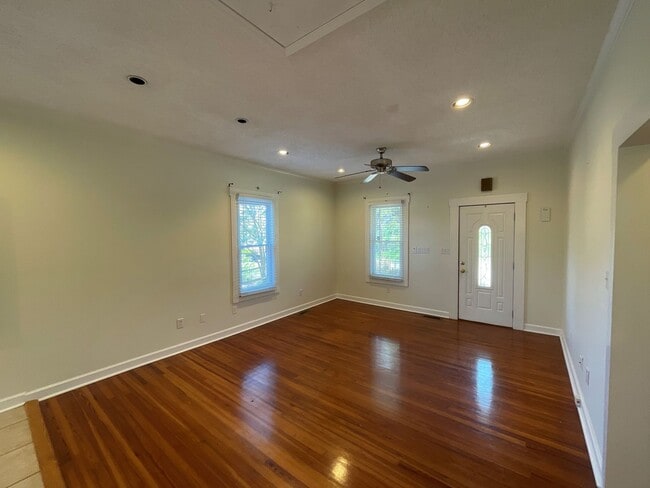 Building Photo - T.R. Lawing Realty Property