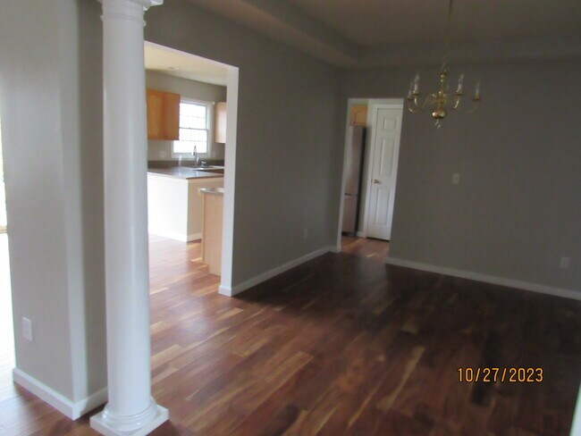 Building Photo - 2412 W Molly Ln