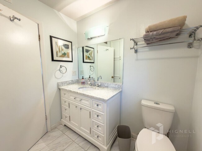 Building Photo - 1094 Manzanita Ave