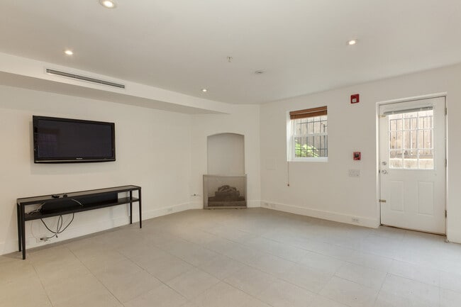 Primary Photo - 1516 R St NW