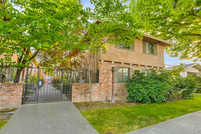 Building Photo - 1624 T St