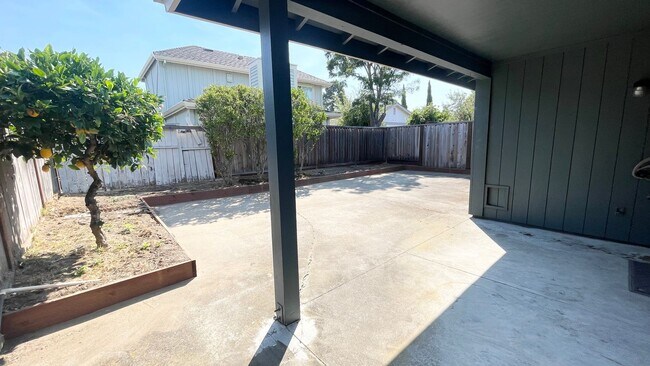 Building Photo - 228 Puddingstone Rd