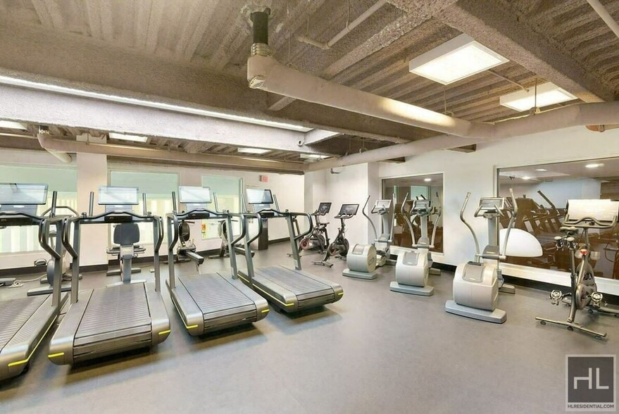 Building Photo - Furnished 2bed/2bath Penthouse w/Views