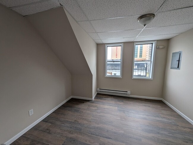 Building Photo - 16 N Iowa Ave