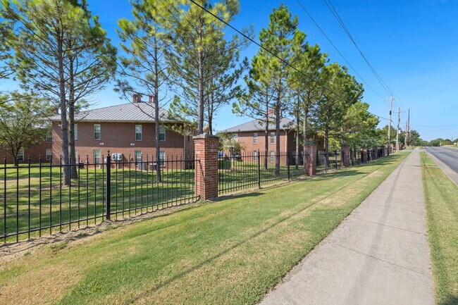 Building Photo - 413 Columbia Pl