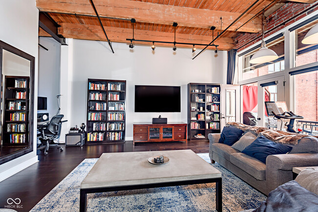 Building Photo - 430 N Park Ave
