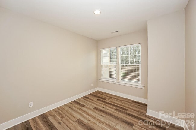 Building Photo - 120 Glencoe Ln