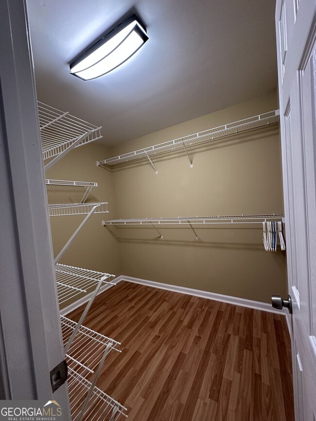 Building Photo - 3910 Piney Brook Dr