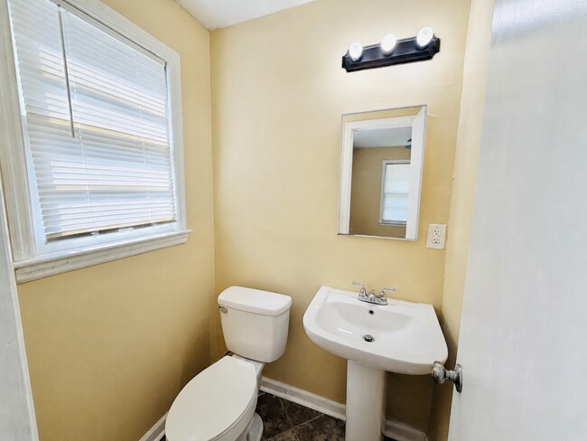 Building Photo - 400 S Highland Forest Dr