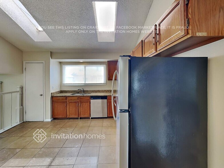 Building Photo - 18900 E Chaffee Pl