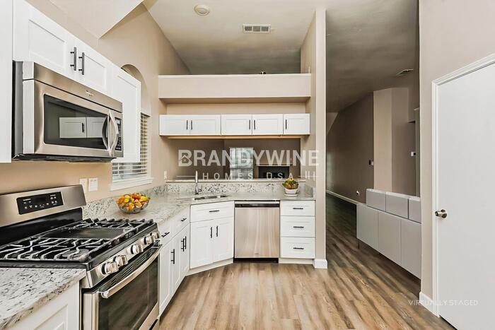 Building Photo - 737 Lionel Way
