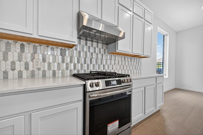 Building Photo - 27423 Sunterra Village Dr